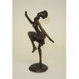 Tanzende Afrikanerin20. Jh. Bronze. Auf der Plinthe unleserl. Ritzmonogr. H. 22 cm.