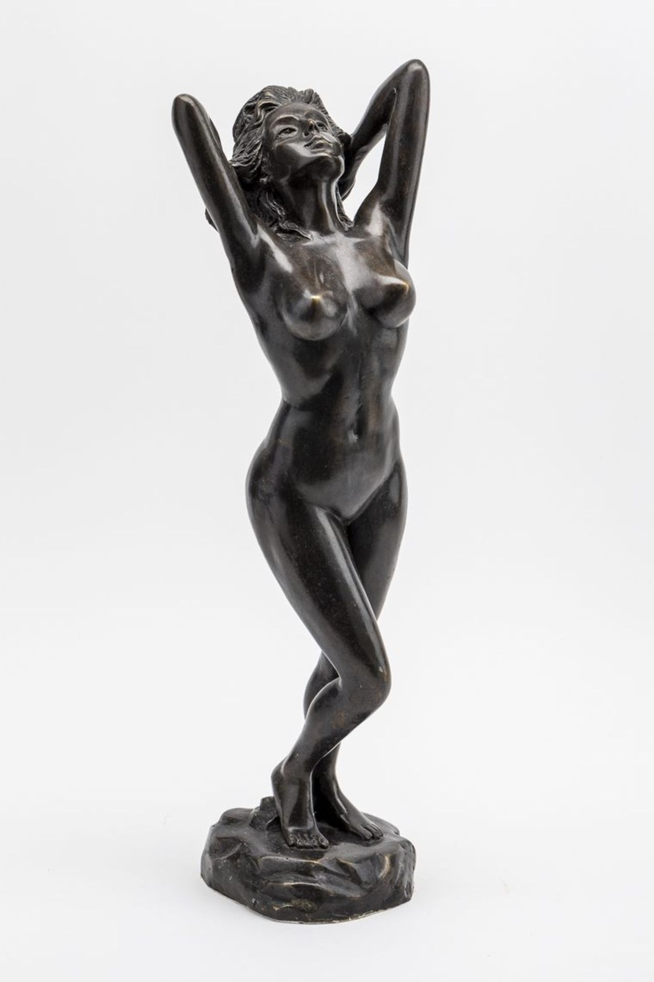 Deutscher Bildhauer20. Jh. Stehender weiblicher Akt. H. 53 cm.