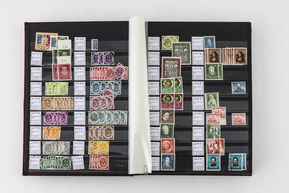 Vier Briefmarkenalben BRDIn Michel-Systematik von Nr. 1-2594 geführt (nicht komplett, viele