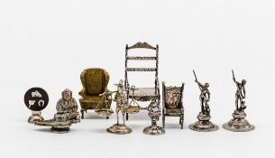 Konvolut von zehn MiniaturenBestehend aus einem Lehnstuhl, Feingehaltstempel Minervakopf, 925,