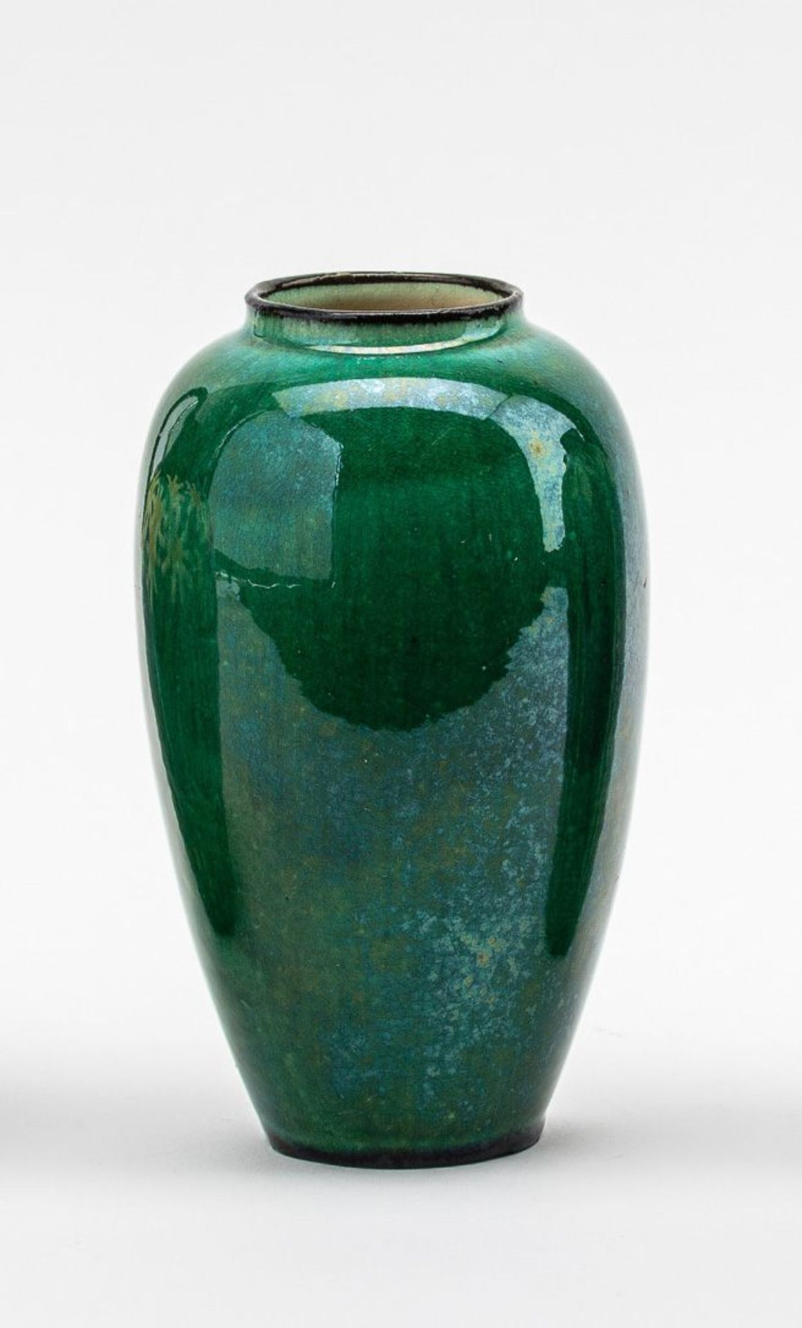 Laeuger, Max Prof.1864 Lörrach - 1952 ebd. Vase. Auf rundem Standring, eiförmiger Korpus, kurzer