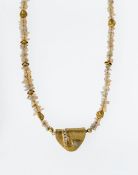 Opal-HalsketteAuf Draht aufgezogene, getrommelte Edelopalsplitter, leicht durchscheinend, mit