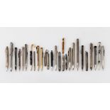KonvolutBestehend aus 26 diversen Schreibgeräten: Bleistifthalter (einmal im Set mit Taschenmesser),