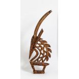 Aufsatzmaske (Tyiwara)Holz, geschnitzt. Auf rechteckiger Basis. In Form einer stilisierten Antilope,