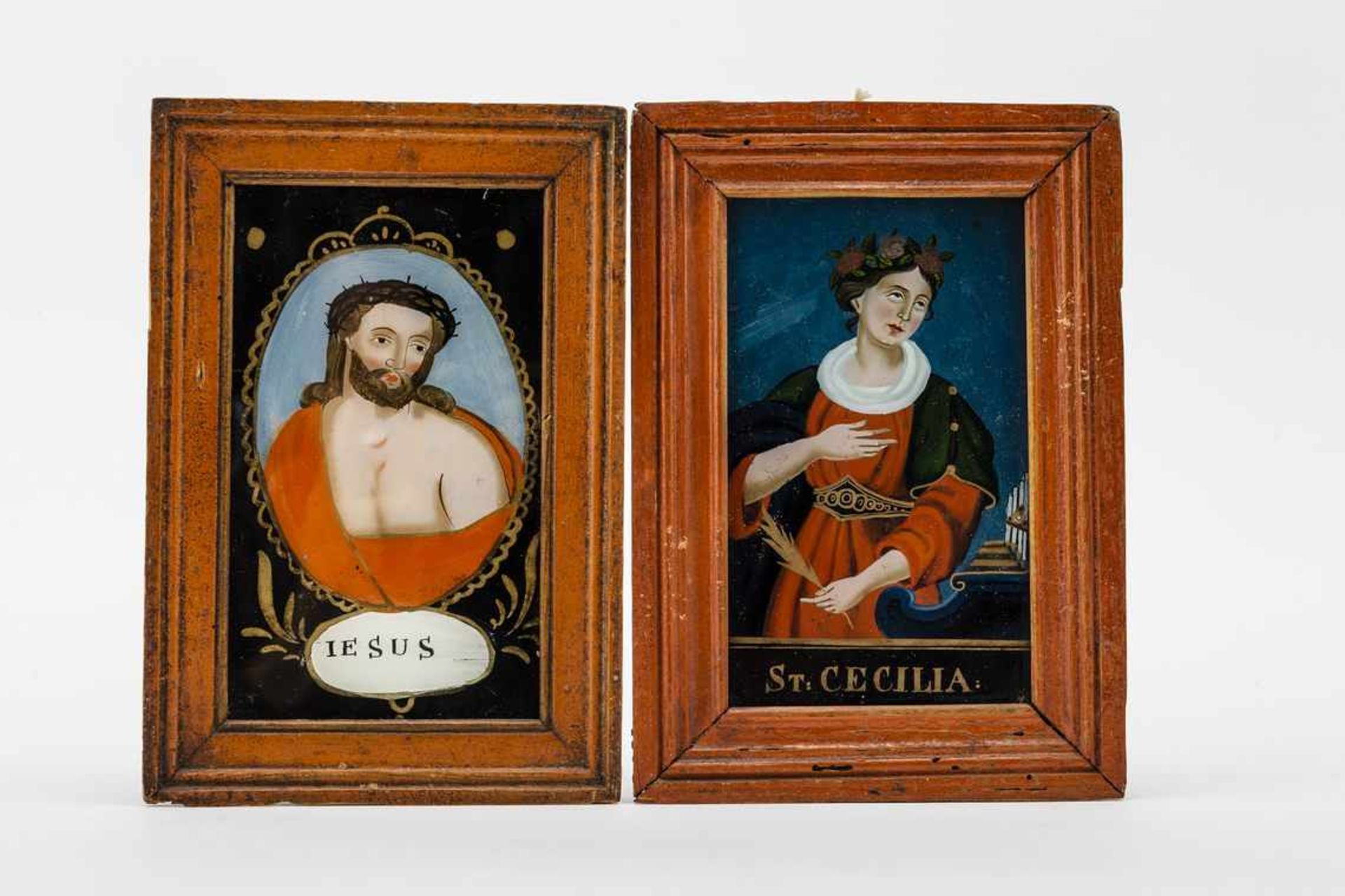Paar HinterglasbilderIn polychromer Malerei Darstellung von Jesus bzw. St. Cecilia, jeweils mit