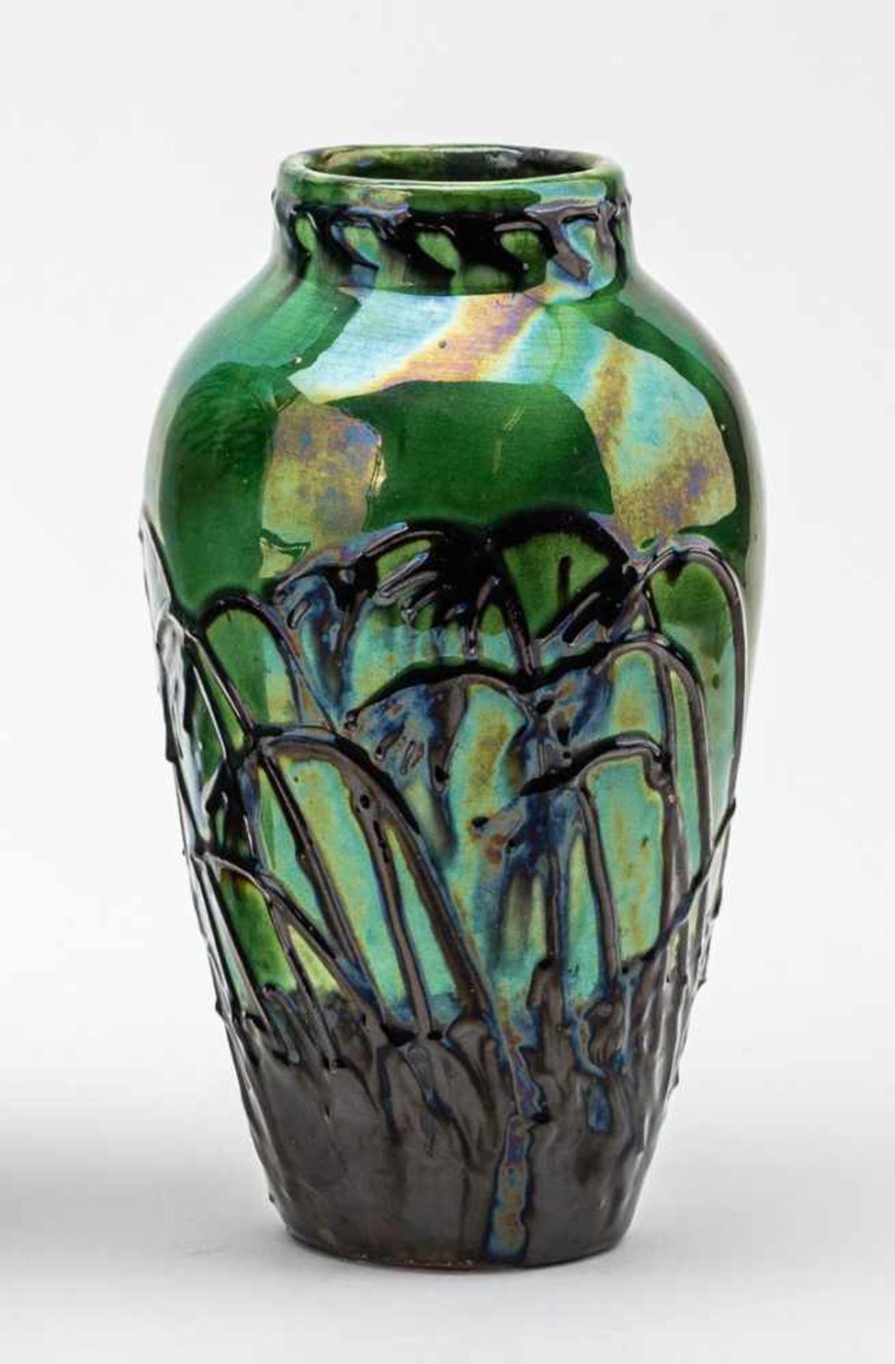 Laeuger, Max Prof.1864 Lörrach - 1952 ebd. Vase. Ziegelroter Scherben. Auf rundem Standring,