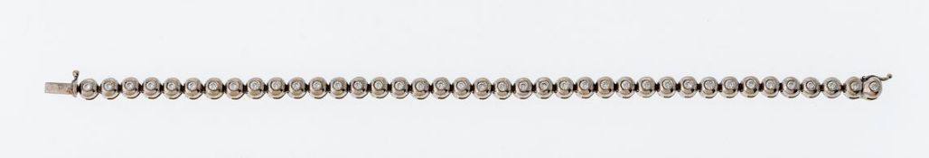 Brillant-ArmbandWG, 750. 39 Brillanten von zusammen ca. 1,56 ct. L. 21 cm. 26,9 g.