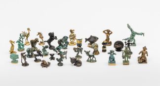 Konvolut Bronzefiguren20. Jh. Ca. 30 Bronze- und Metallobjekte. Zum Teil grün, braun und