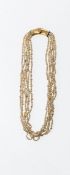 PerlencollierSechs Stränge von barocken China-Zuchtperlen (3 bis 4 mm). Zentrale, leicht v-förmige