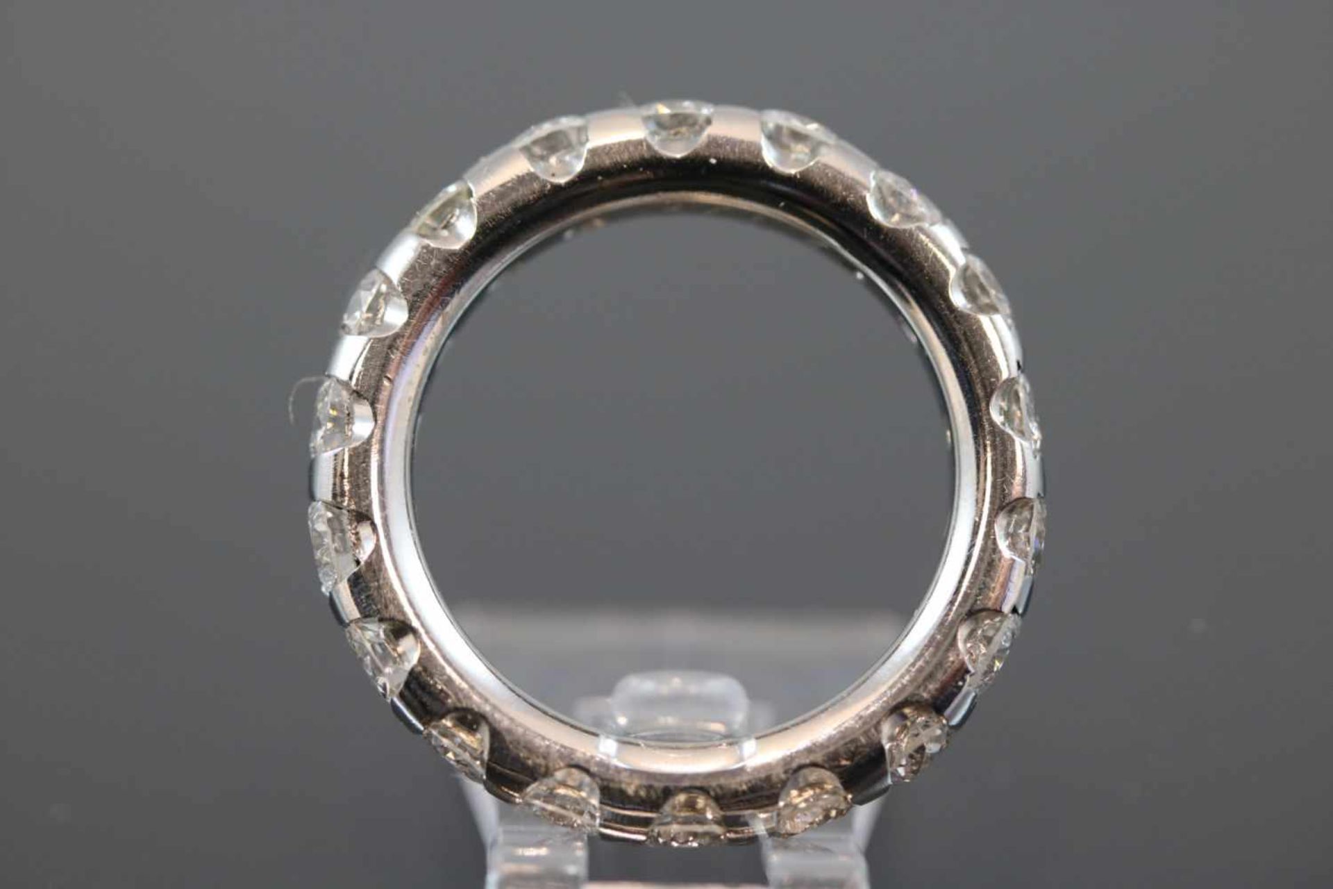 Brillant-Ring, 950 Platin10.9 Gramm Brillanten, 2,69 ct., w/si. Ringgröße: 54Schätzpreis: 9000,- - Bild 3 aus 3