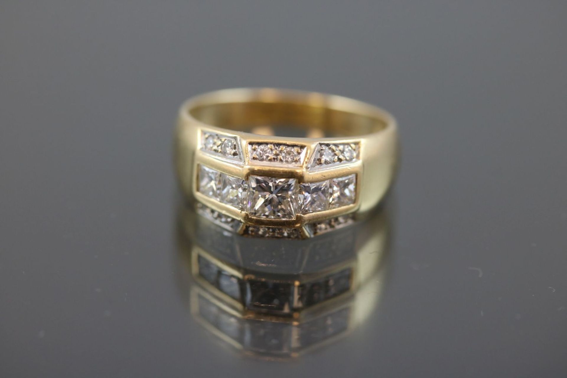 Brillant-Diamant-Ring, 750 Gold6,5 Gramm 17 Diamanten/Brillanten, 0,85 ct., Ringgröße: 56