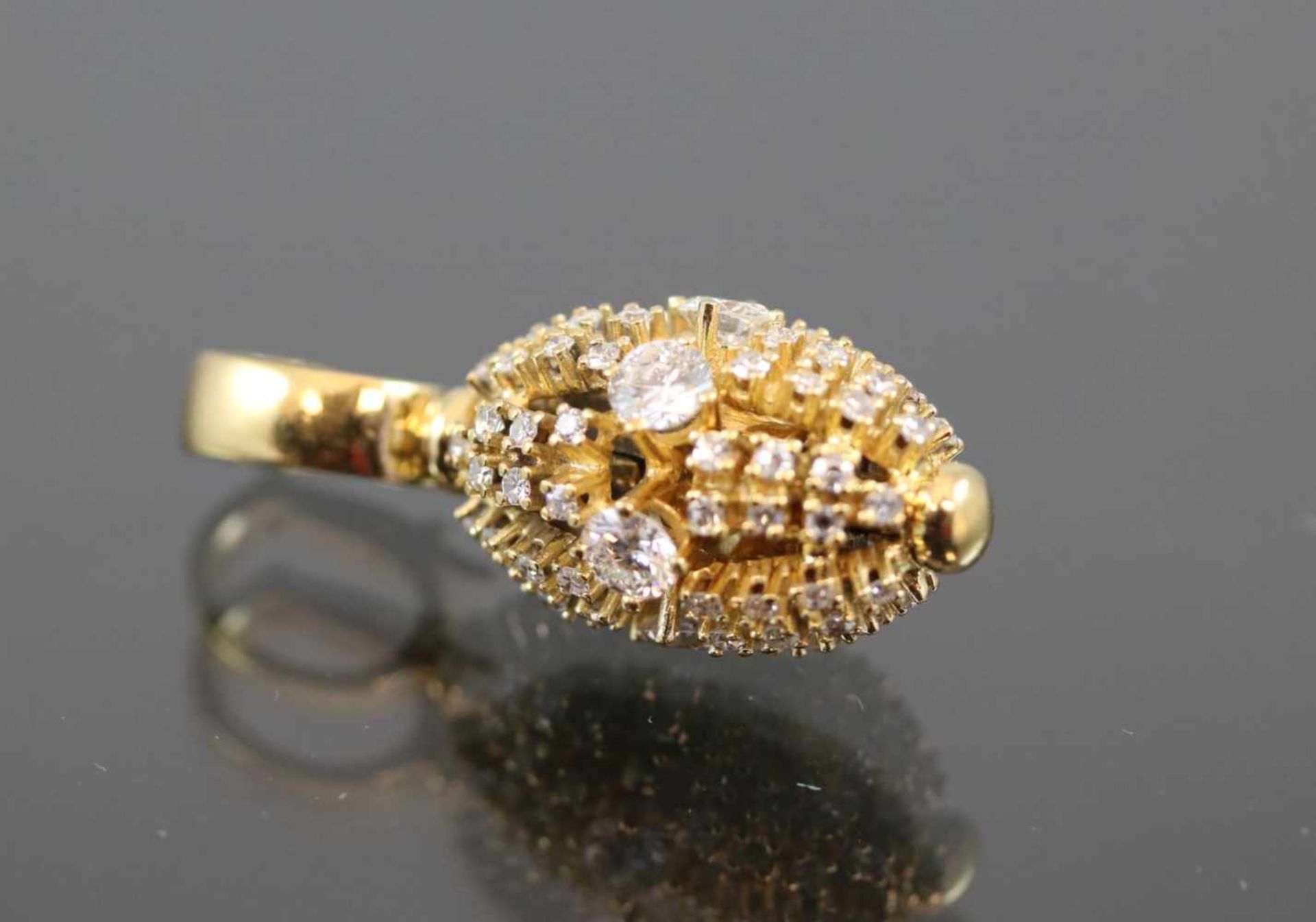 Brillant-Anhänger, 750 Gelbgold10,1 Gramm Brillanten/Diamanten, 1,2 ct., tw/vsi. Schätzpreis: 3600,- - Bild 2 aus 2