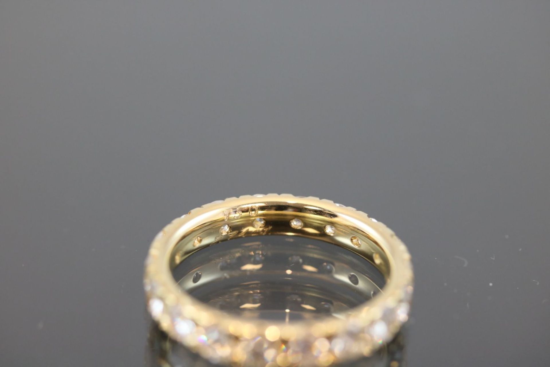 Memoire-Ring, 750 Gelbgold5 Gramm 18 Brillanten, 2,74 ct., w/si. Ringgröße: 58Schätzpreis: 8000,- - Bild 2 aus 3