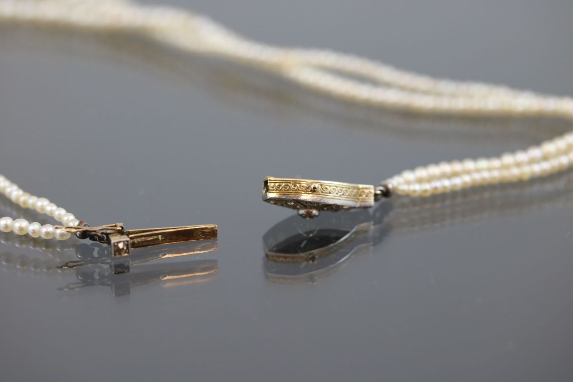 Perlen-Kette, Gold/Silber9,7 Gramm Länge: ca. 35 cm Schließe mit Diamanten besetzt. - Bild 3 aus 3