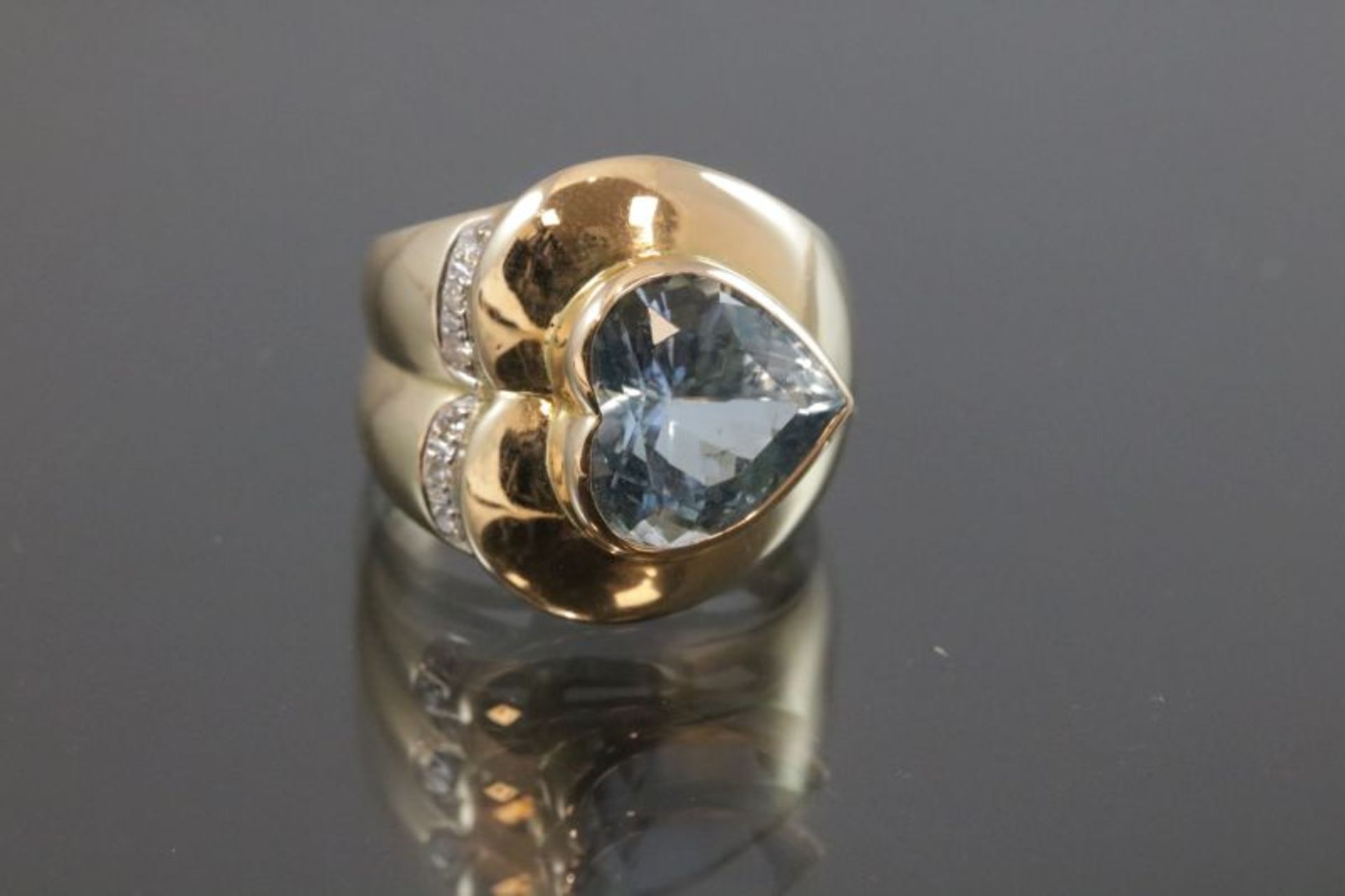 Topas-Brillant-Ring, 585 Gelbgold13,4 Gramm 6 Brillanten, 0,06 ct., w/si. Ringgröße: