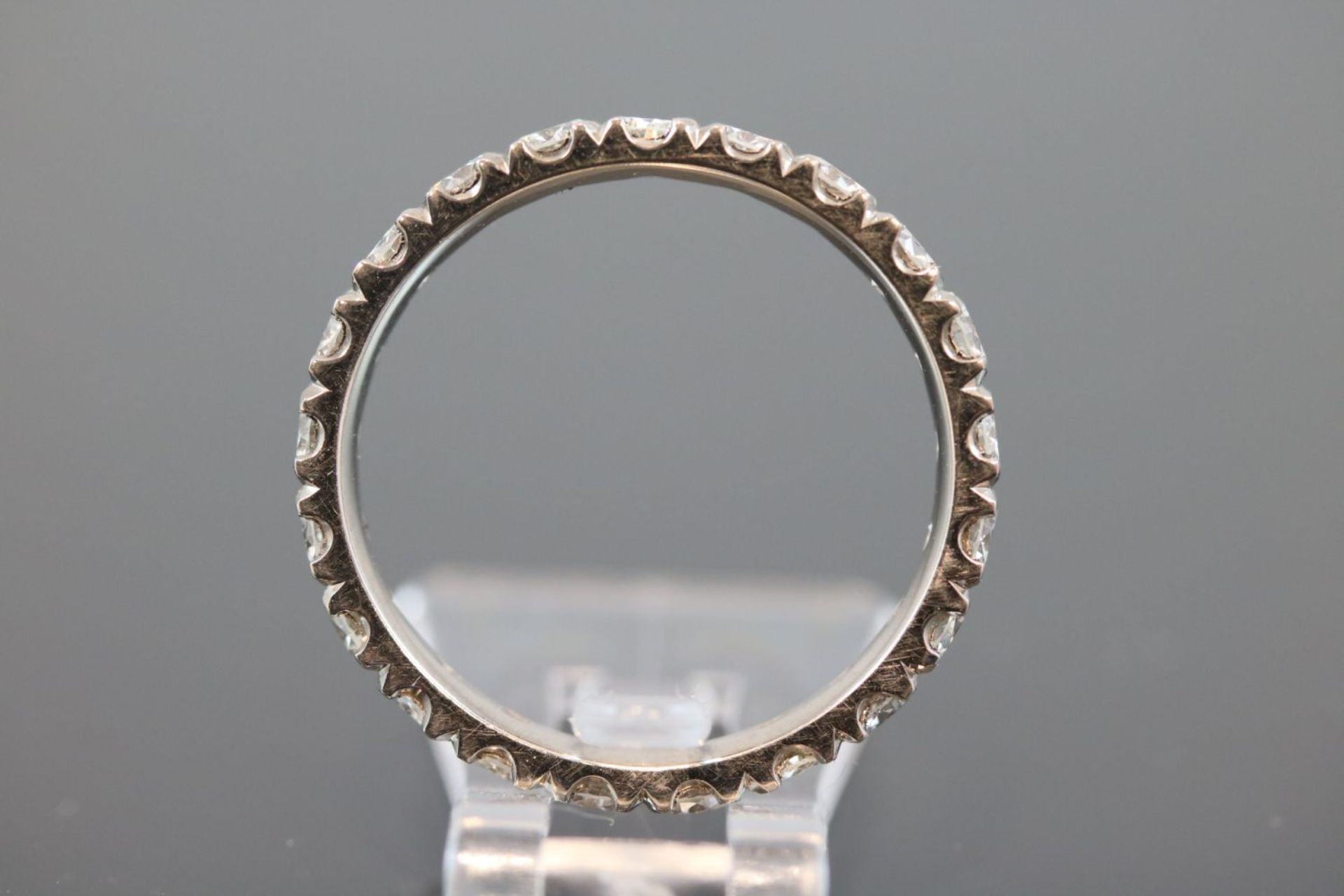 Brillant-Ring, 750 Weißgold3,7 Gramm Brillanten, 2,29 ct., w/si. Ringgröße: 59Schätzpreis: 6600,- - Bild 3 aus 3