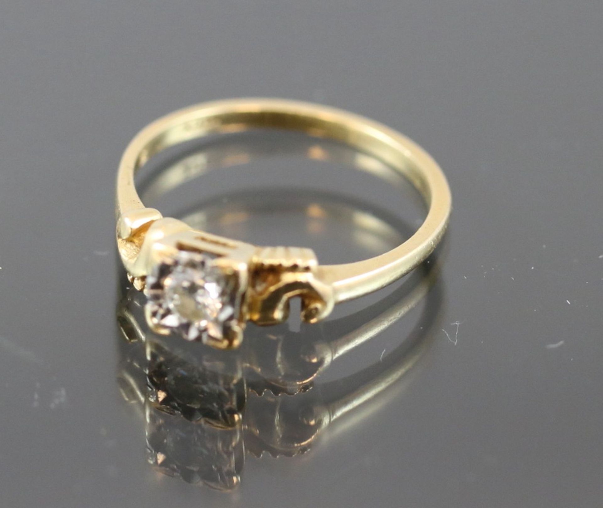 Diamant-Ring, 750 Gold2,9 Gramm 1 Diamant, 0,20 ct., w/si. Ringgröße: 55Zustand: 800