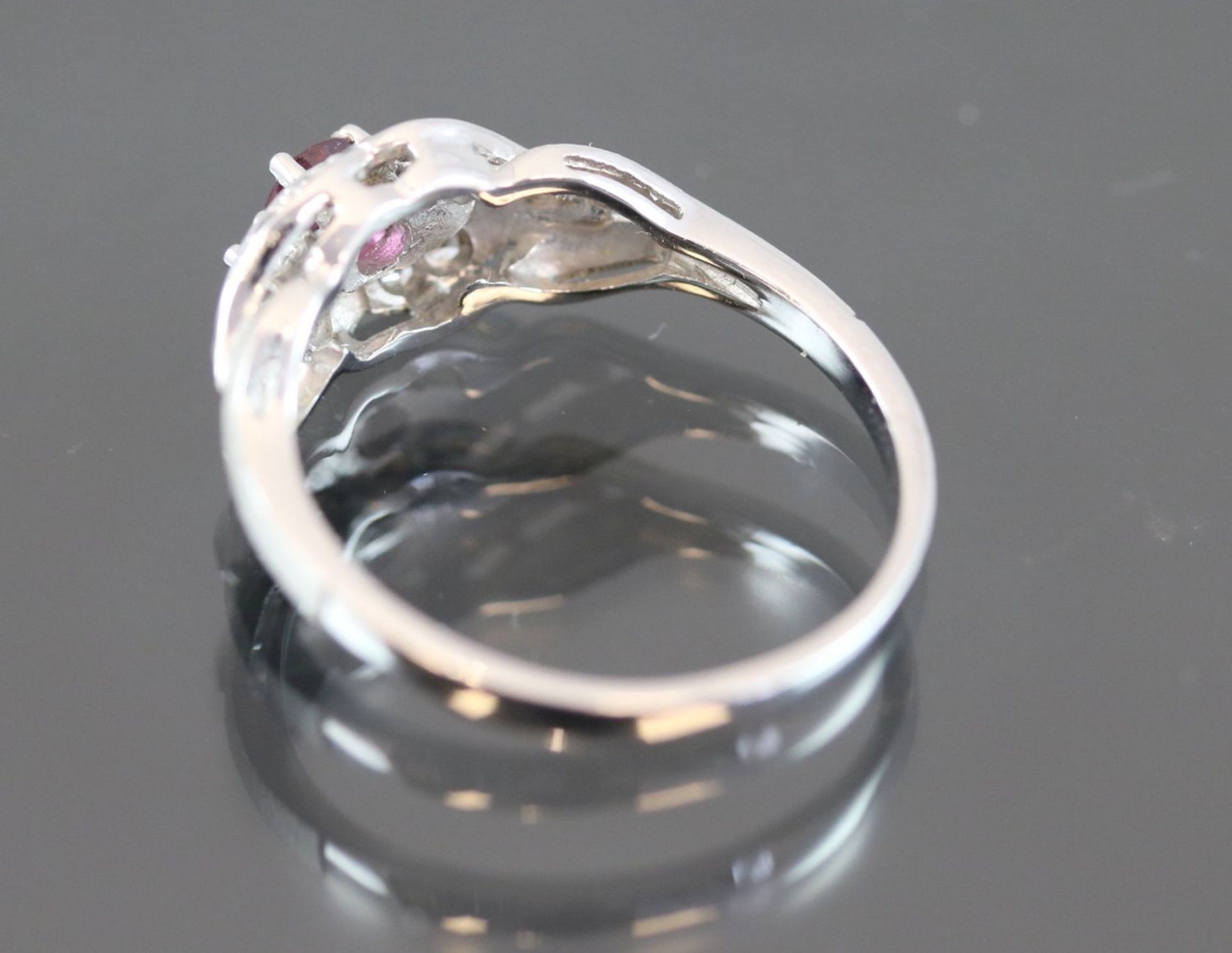 Rubin-Diamant-Ring, 585 Weißgold2,5 Gramm Diamanten, 0,09 ct., w/si. Ringgröße: 55Zustand: Neu- - Bild 3 aus 3