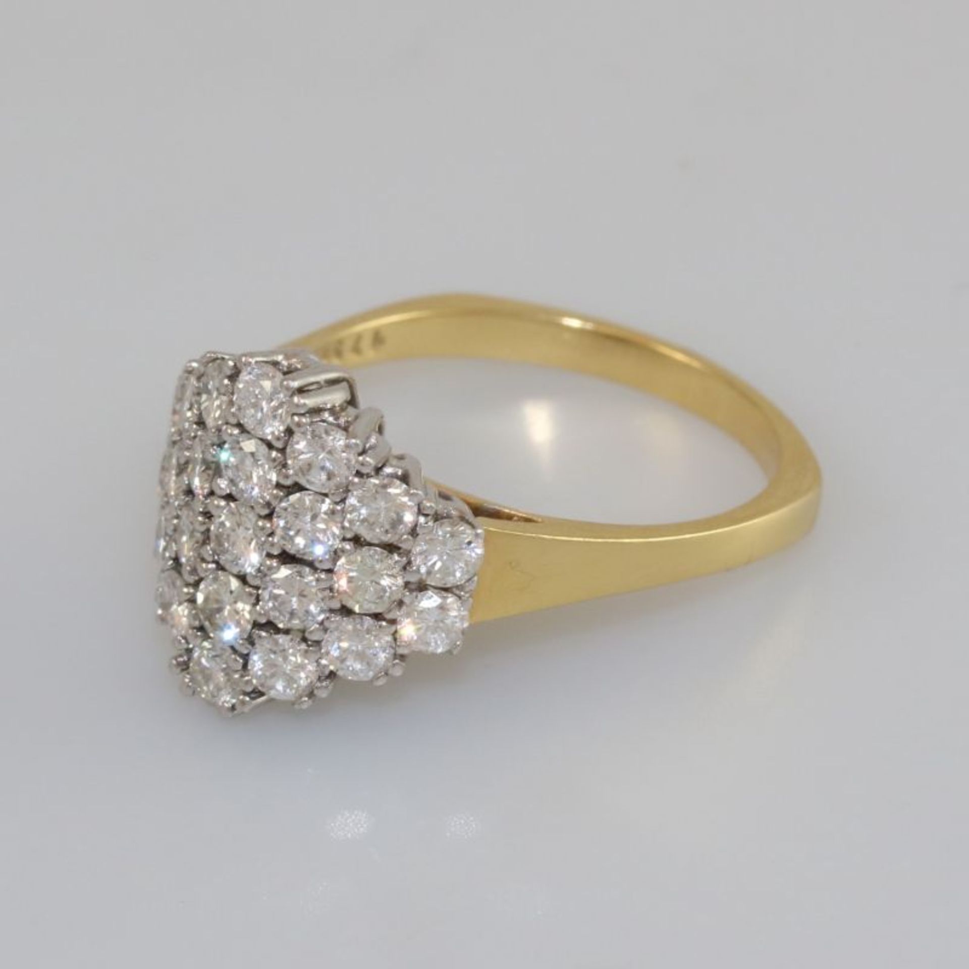 Brillant-Ring, 750 Gold6,7 Gramm 23 Brillanten, 1,75 ct., w/si. Ringgröße: 59Schätzpreis: 3400,- - Bild 6 aus 9