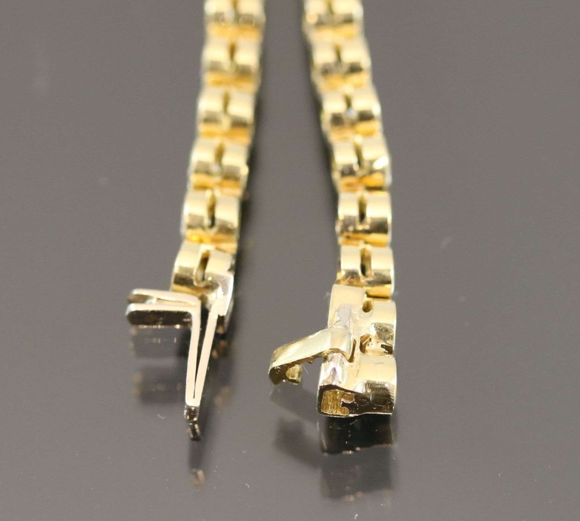 Brillant-Armband, 750 gelbgold19,2 Gramm 51 Brillanten, 4,5 ct., w/si. Länge: 21 cm Schätzpreis: - Bild 3 aus 3