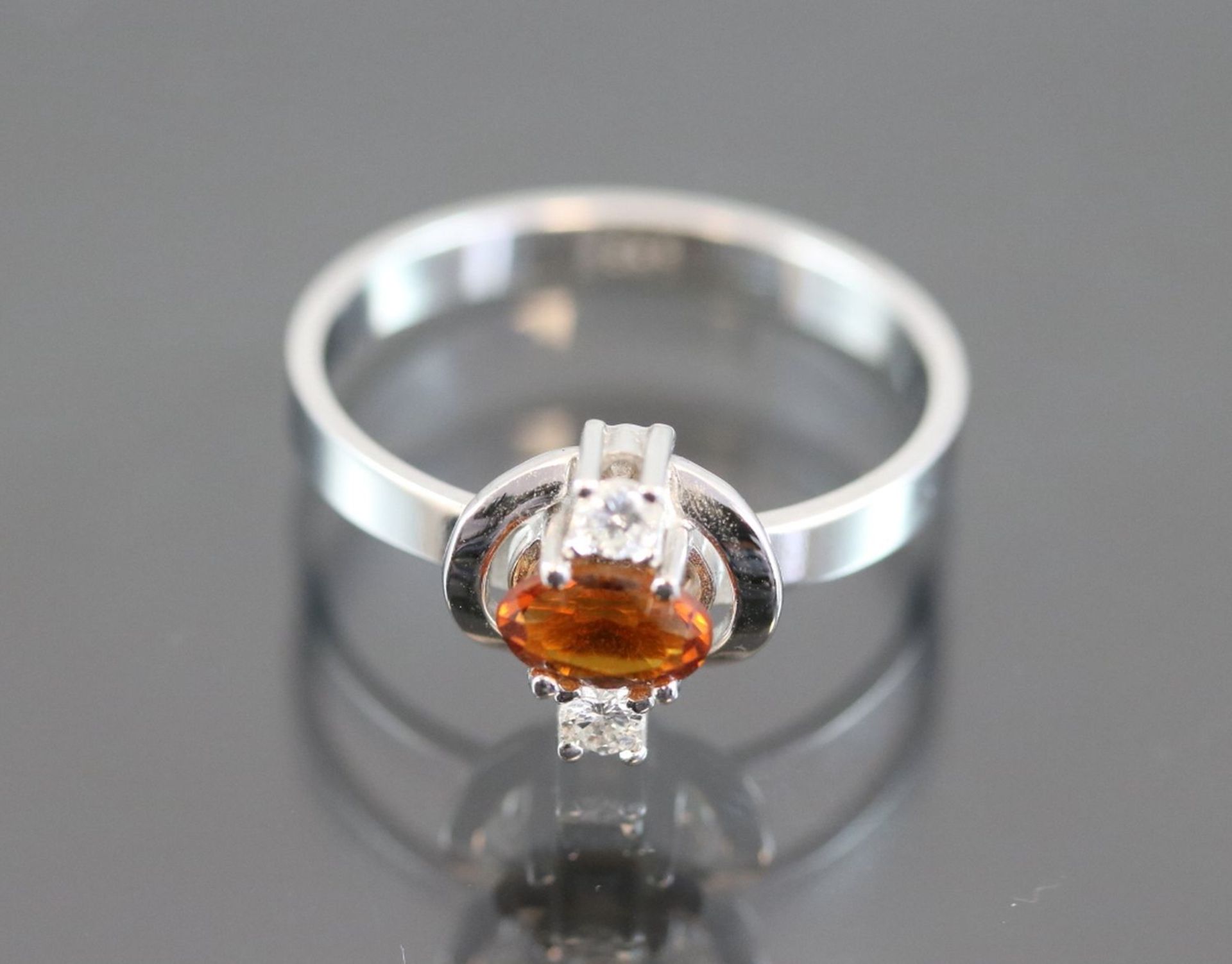 Citrin-Brillant-Ring, 585 Weißgold2,6 Gramm 2 Brillanten, 0,12 ct., w/si. Ringgröße: 56Zustand: