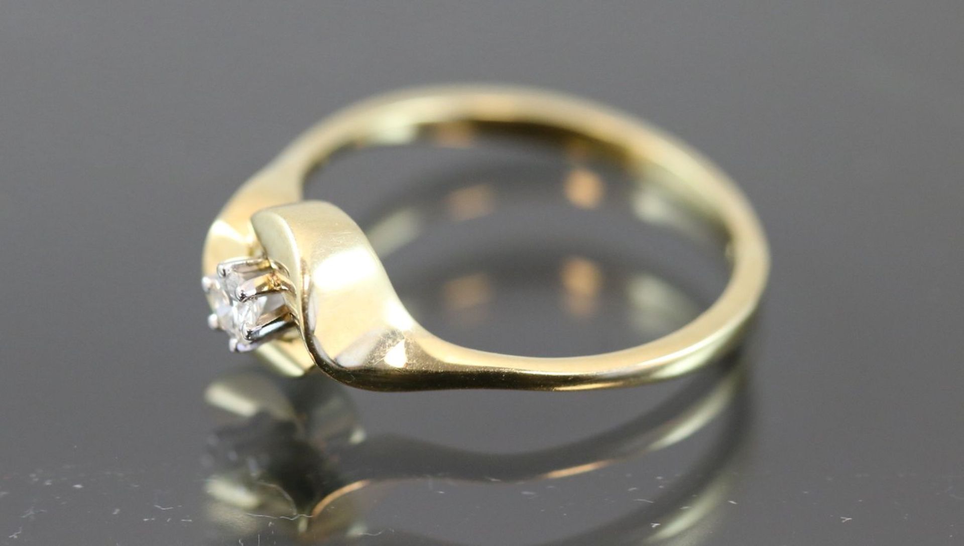 Brillant-Ring, 585 Gelbgold2,3 Gramm 1 Brillant, 0,09 ct., w/si. Ringgröße: 53Schätzpreis: 600,- - Bild 5 aus 7
