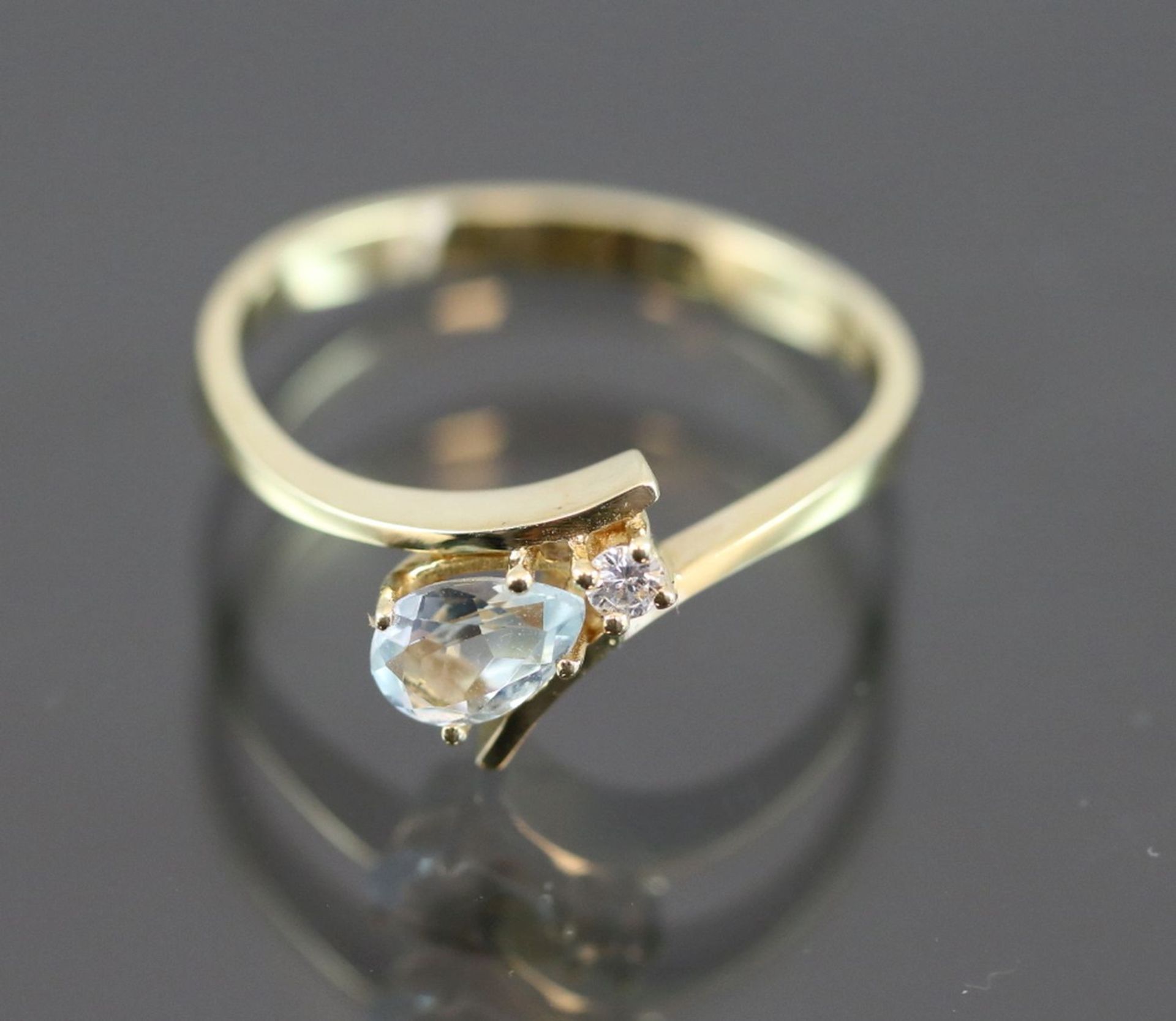 Aquamarin-Brillant-Ring, 585 Gelbgold2,1 Gramm 1 Brillant, 0,03 ct., w/p1. Ringgröße: 54Zustand: