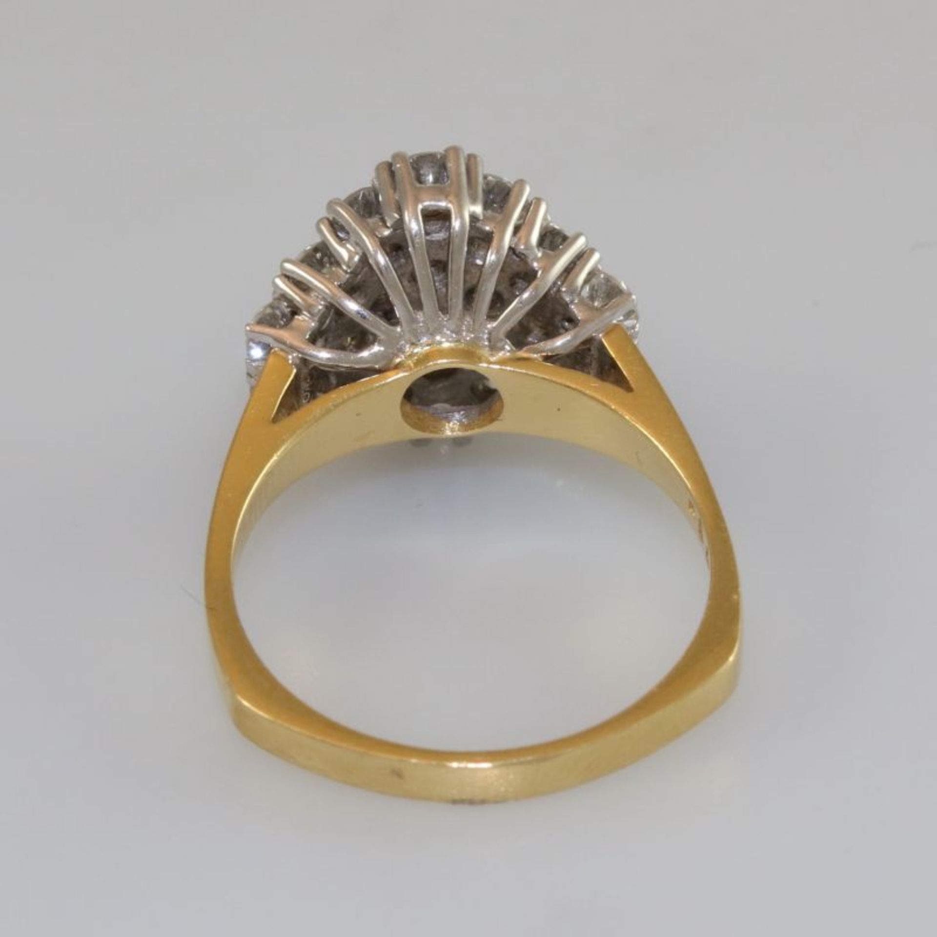 Brillant-Ring, 750 Gold6,7 Gramm 23 Brillanten, 1,75 ct., w/si. Ringgröße: 59Schätzpreis: 3400,- - Bild 7 aus 9