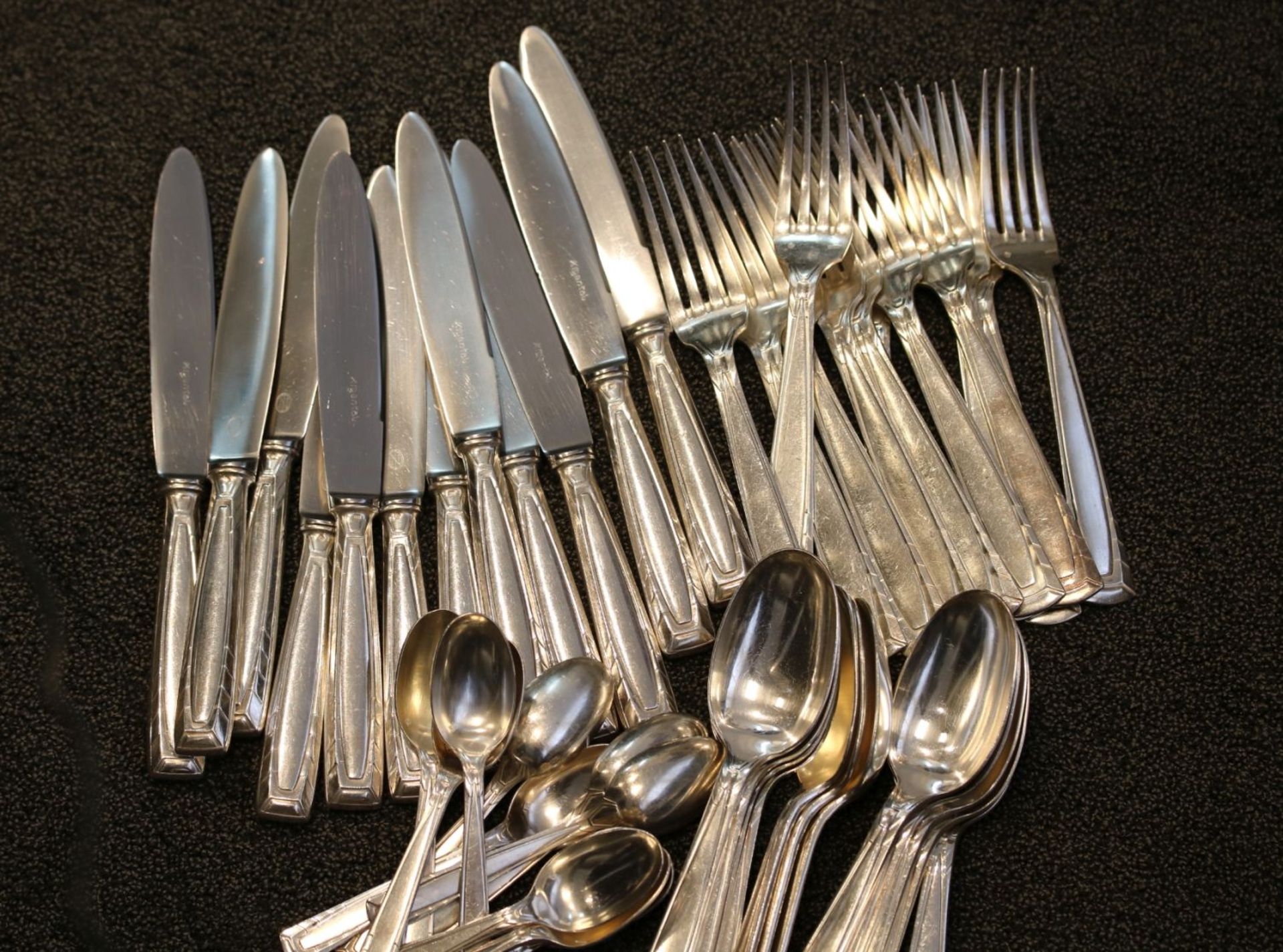 Besteck für 12 Personen, Silber2540 Gramm 12 Löffel, 12 Gabeln, 12 Suppenlöffel, 12 Messer nicht