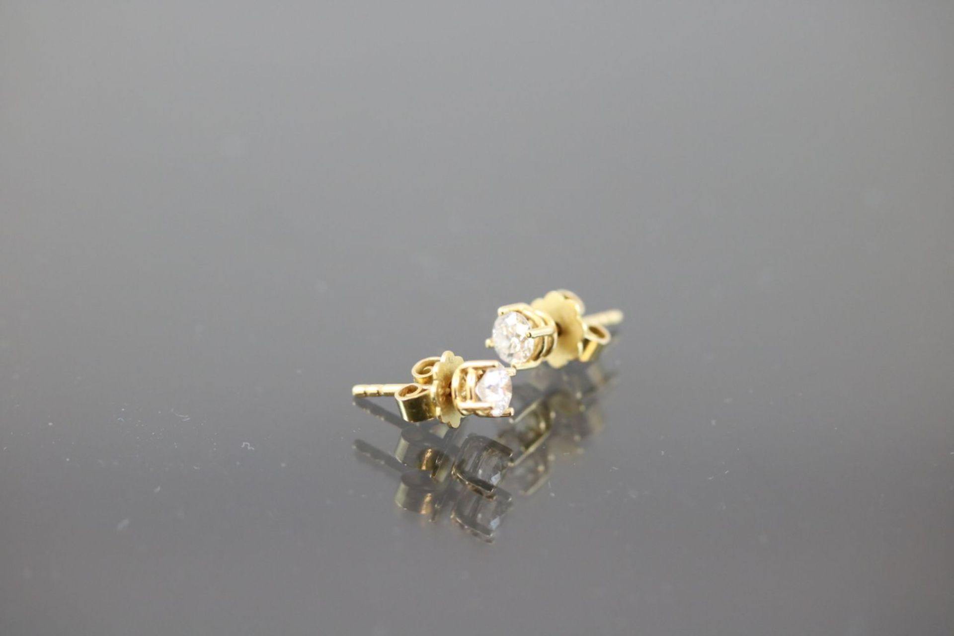 Brillant-Ohrringe, 750 Gelbgold1,7 Gramm 2 Brillanten, 0,62 ct., si1-h. Schätzpreis: 2000,- - Bild 4 aus 10