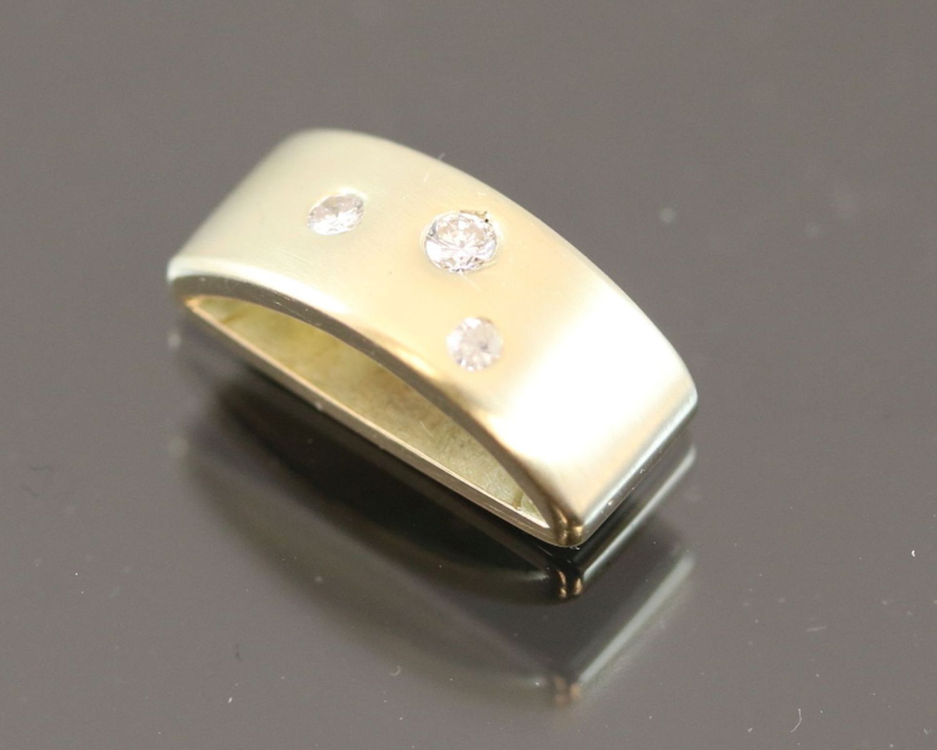 Brillant-Anhänger, 585 Gelbgold3,7 Gramm 3 Brillanten, 0,10 ct., w/si. Schätzpreis: 300,- - Bild 2 aus 2