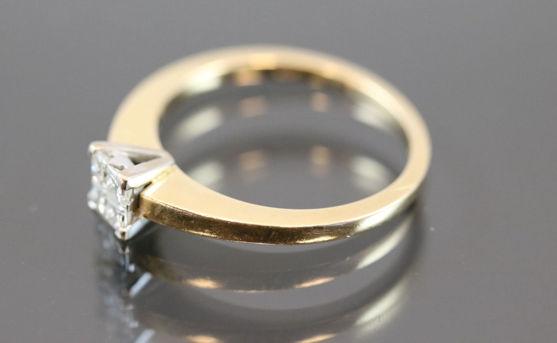 Diamant-Ring, 750 Gold3 Gramm 4 Diamantcarres, ca.0,40 ct., w/si. Ringgröße: 52Schätzpreis: 1200,- - Bild 3 aus 7