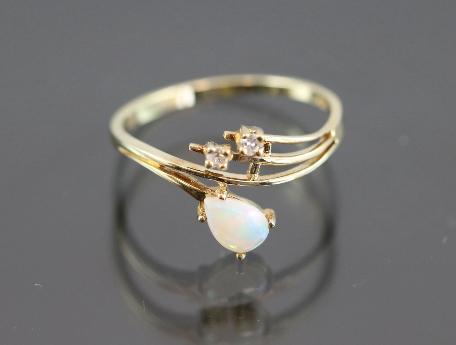 Opal-Diamnt-Ring, 585 Gelbgold1,7 Gramm 2 Diamanten, 0,04 ct., w/si. Ringgröße: 53Zustand: Neu-