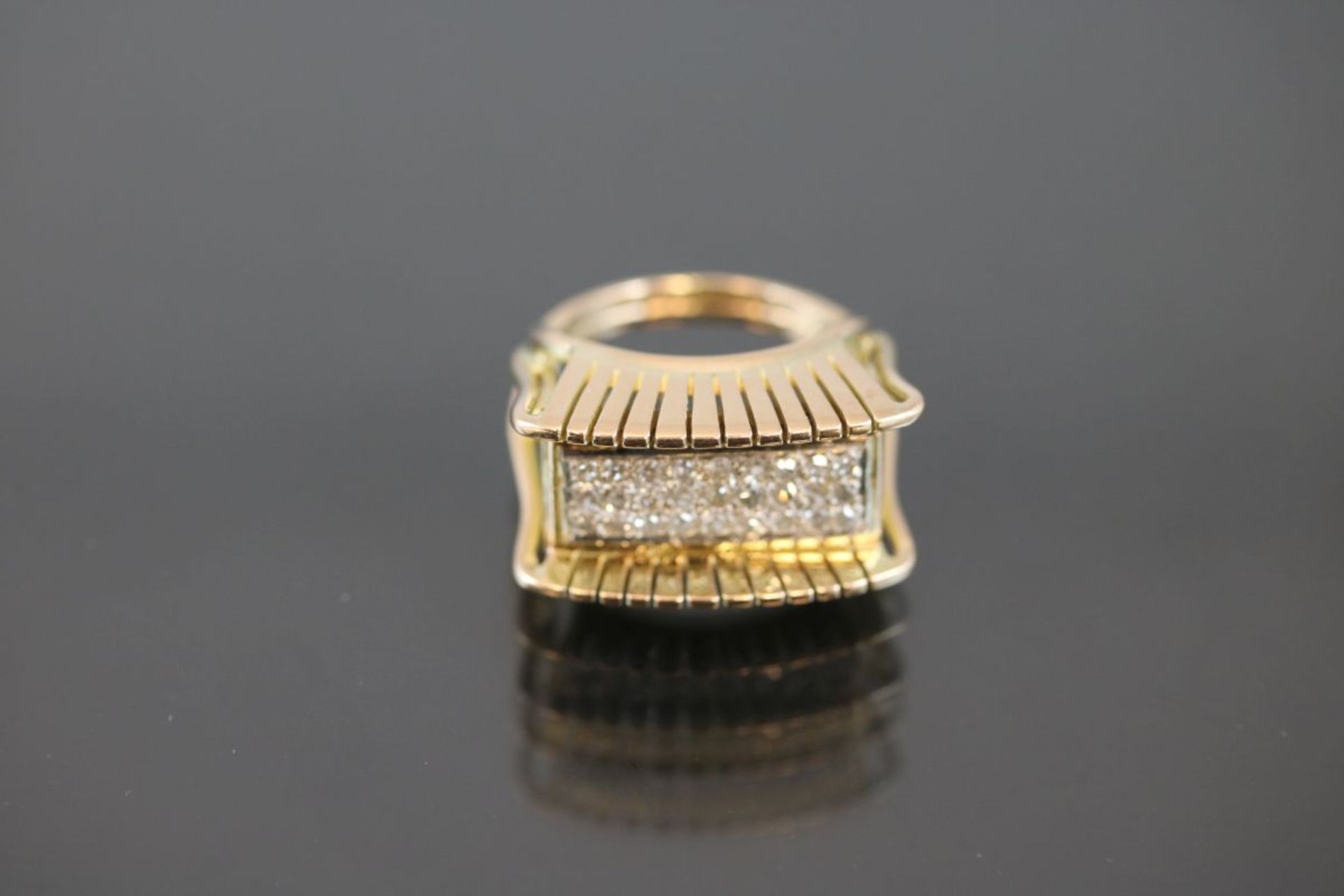 Diamant-Ring, 585 Gold12,25 Gramm 27 Diamanten, 0,50 ct., w/p1. Ringgröße: 55Schätzpreis: 1600,-