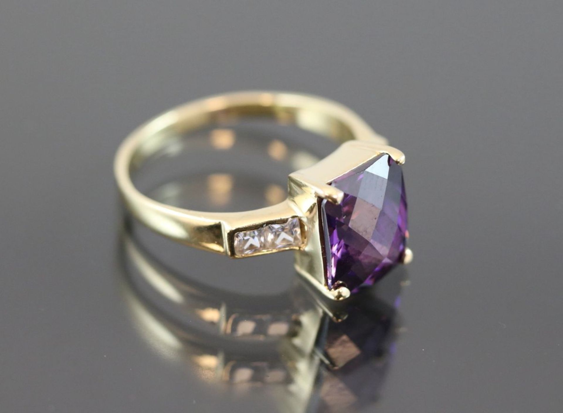 Amethyst-Ring, 585 Gold4,4 Gramm Ringgröße: 56Schätzpreis: 800,- - Bild 3 aus 3