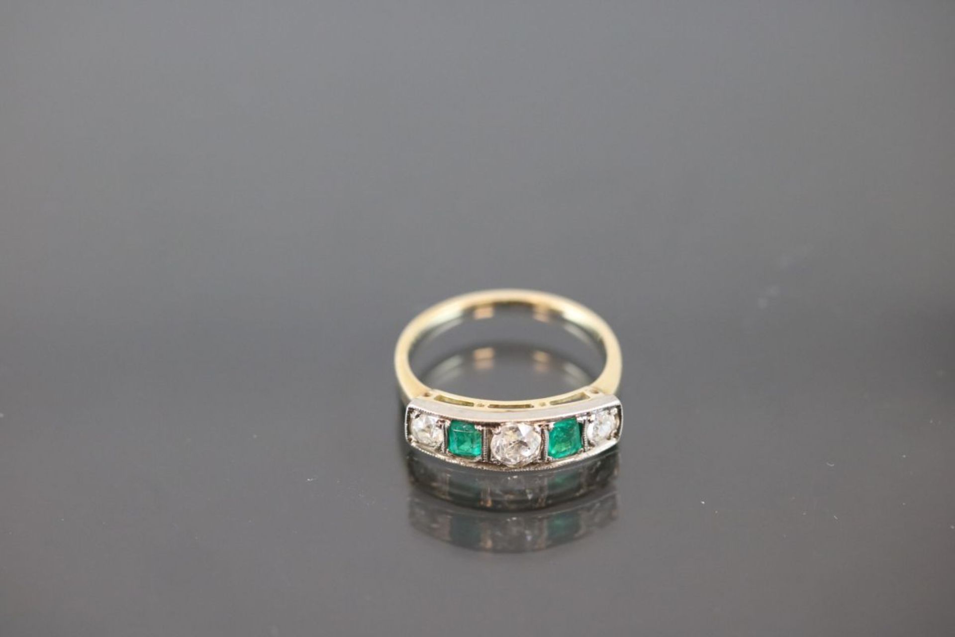 Antiker Diamant-Smargd-Ring, 585 Gelbgold3 Gramm 3 Diamanten, ca. 0,40 ct., tc/p1. Ringgröße: 54 - Bild 2 aus 3