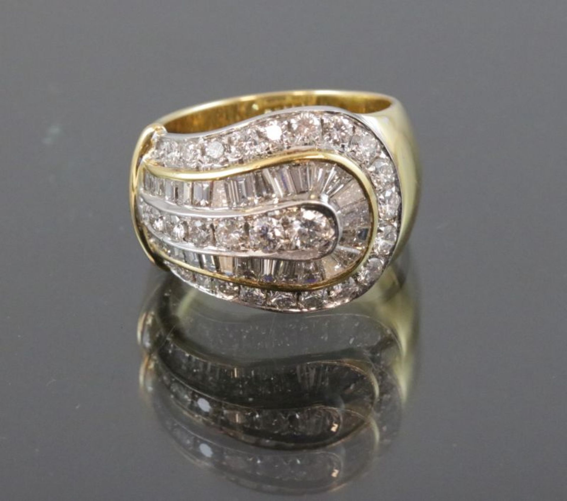 Brillant-Ring, 750 Gelbgold13 Gramm Brillanten/Diamanten, 2,89 ct., w/vsi. Ringgröße: 56Schätzpreis: