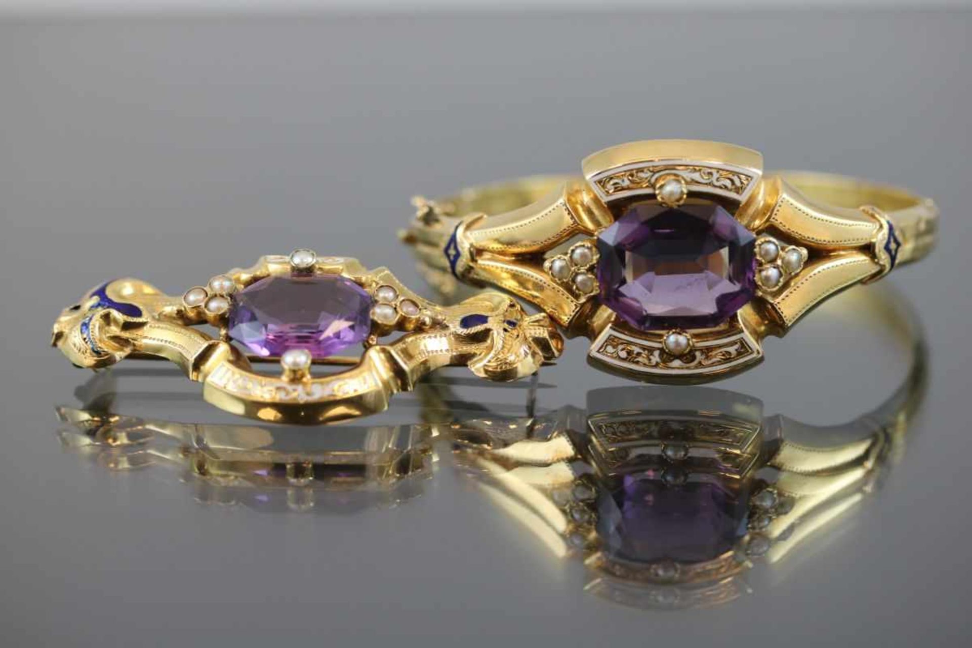 Amethyst-Perl-Set, 750 Gelbgold31,20 Gramm 2 Amethyste, Set besteht aus einem Armreif und einer