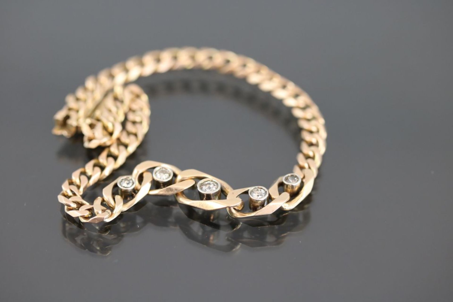 Diamant-Armband, 585 Gelbgold10,7 Gramm 5 Diamanten, ca.0,40 ct., c/p1. Länge: 19 cm - Bild 2 aus 2