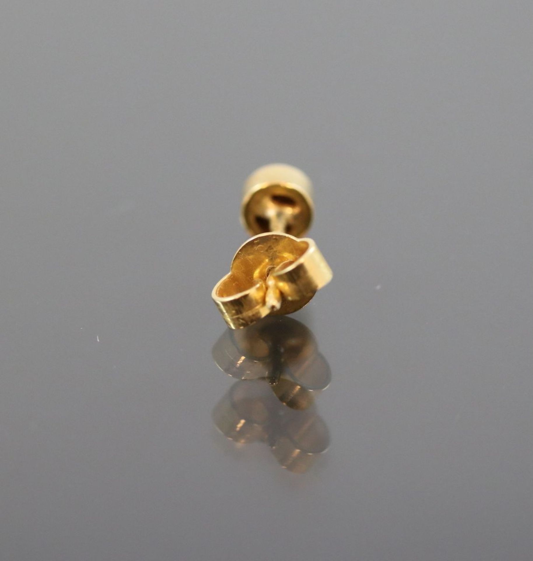 Brillant-Ohrstecker, 750 Gelbgold0,6 Gramm 1 Brillant, 0,20 ct., w/si. Schätzpreis: 800,- - Bild 3 aus 3