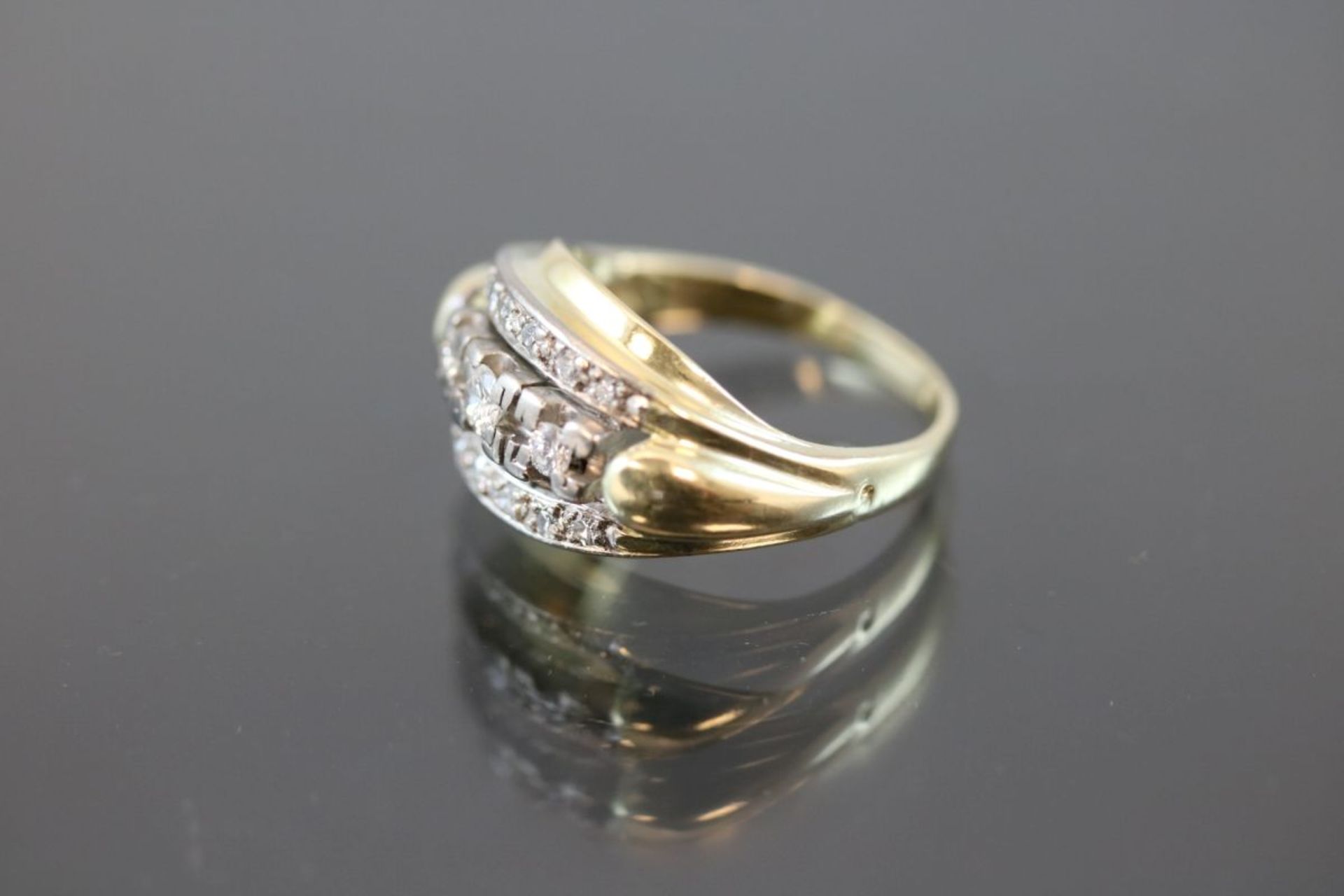Brillant-Diamant-Ring, 585 Gelbgold4,9 Gramm Brillanten/Diamanten, ca. 0,30 ct., w/si. Ringgröße: - Bild 2 aus 3