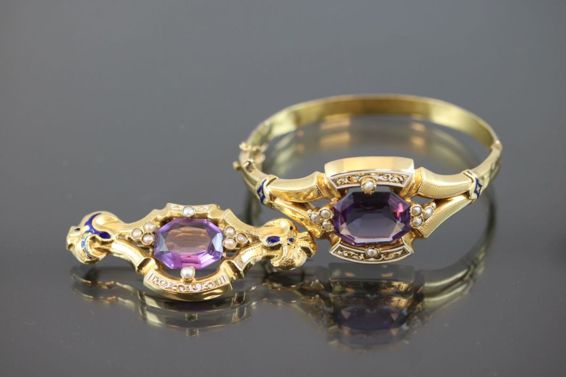 Amethyst-Perl-Set, 750 Gelbgold31,20 Gramm 2 Amethyste, Set besteht aus einem Armreif und einer - Bild 2 aus 3