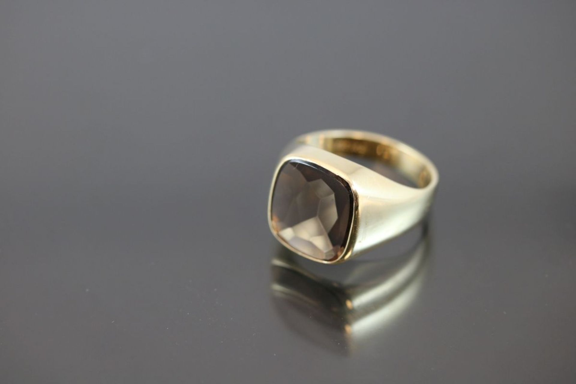 Rauchquartz-Ring, 585 Gelbgold8,2 Gramm 1 Rauchquartz, Ringgröße: 62Schätzpreis: 1200,-