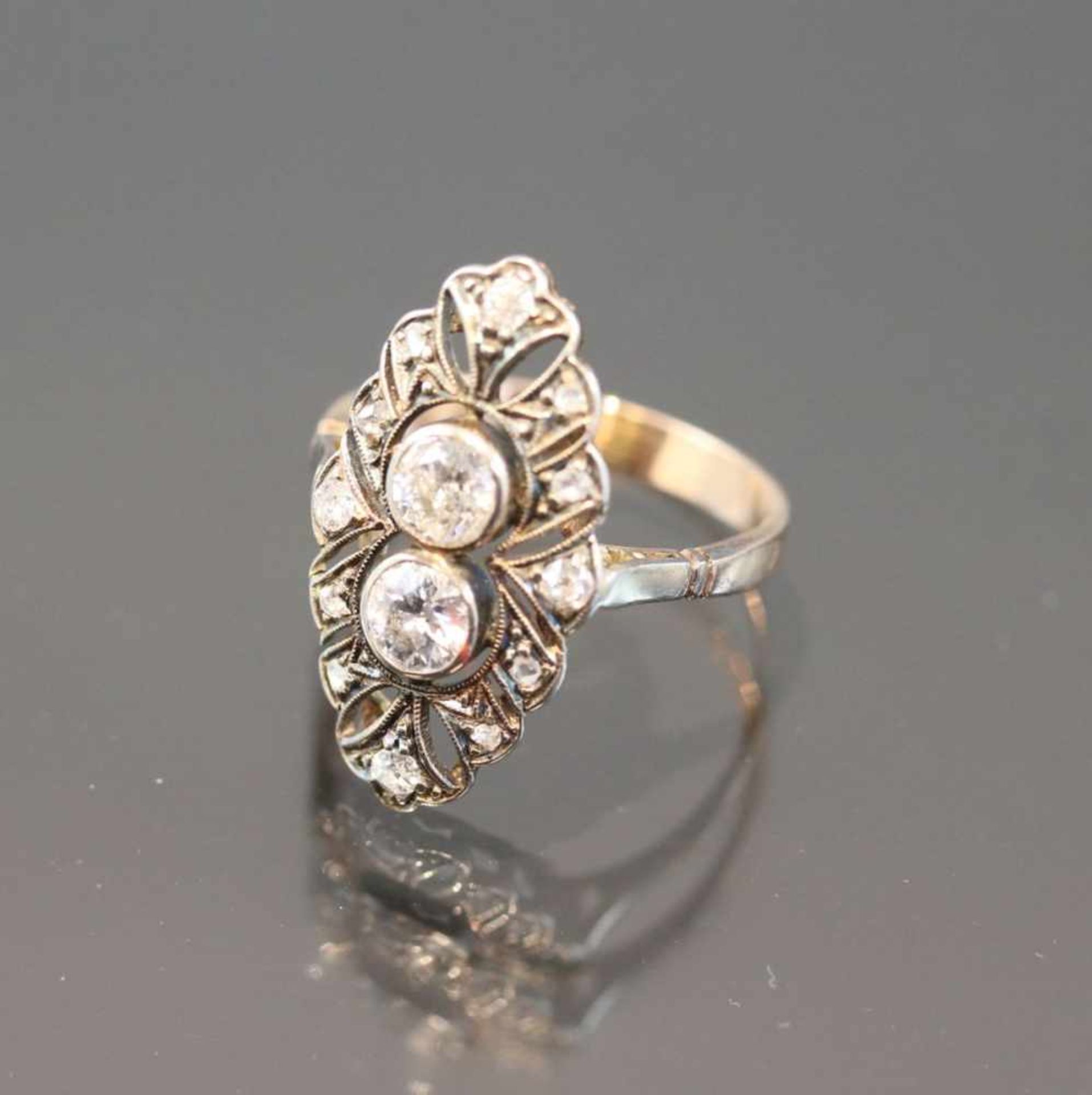 Art-Deco Diamant-Ring, 585 Gelbgold3,35 Gramm 2 Diamanten, ca. 1 ct., tc/p1. Ringgröße: - Bild 2 aus 3