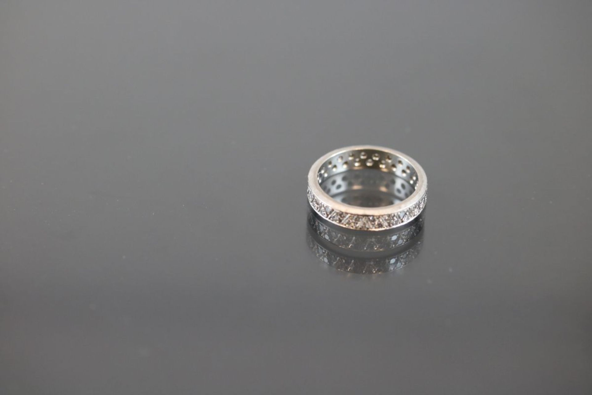 Diamant-Ring, 750 Weißgold3,9 Gramm Diamanten, ca. 0,60 ct., w/si. Ringgröße: 49Schätzpreis: 1800,-