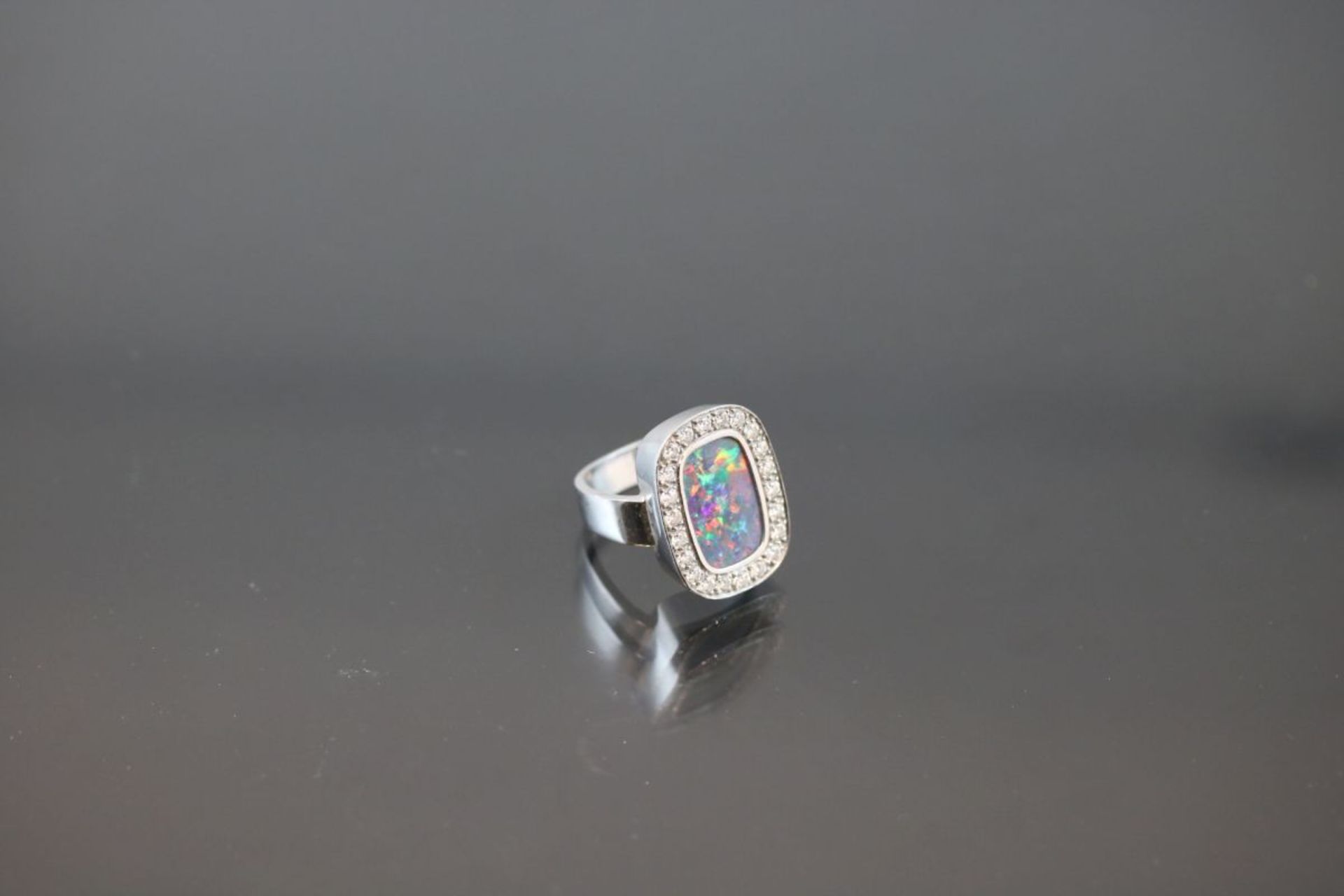 Opal-Brillant-Ring, 750 Weißgold11,3 Gramm 22 Brillanten, 0,66 ct., tw/vsi. Ringgröße: - Bild 2 aus 3