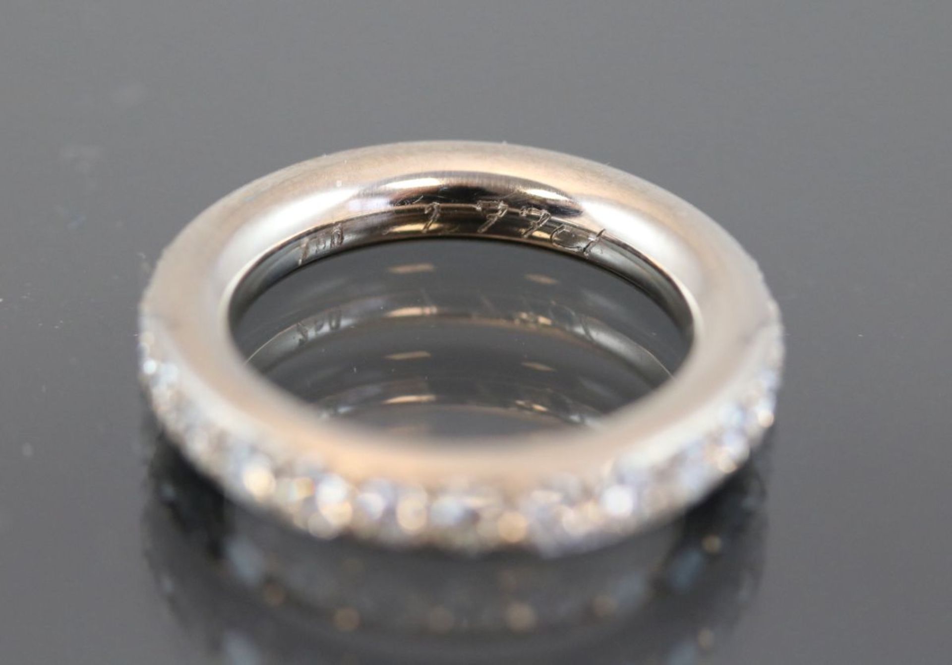 Brillant-Ring, 750 Weißgold10,7 Gramm Brillanten, 1,77 ct., w/si. Ringgröße: 54Zustand: Neuwertig/ - Bild 2 aus 2