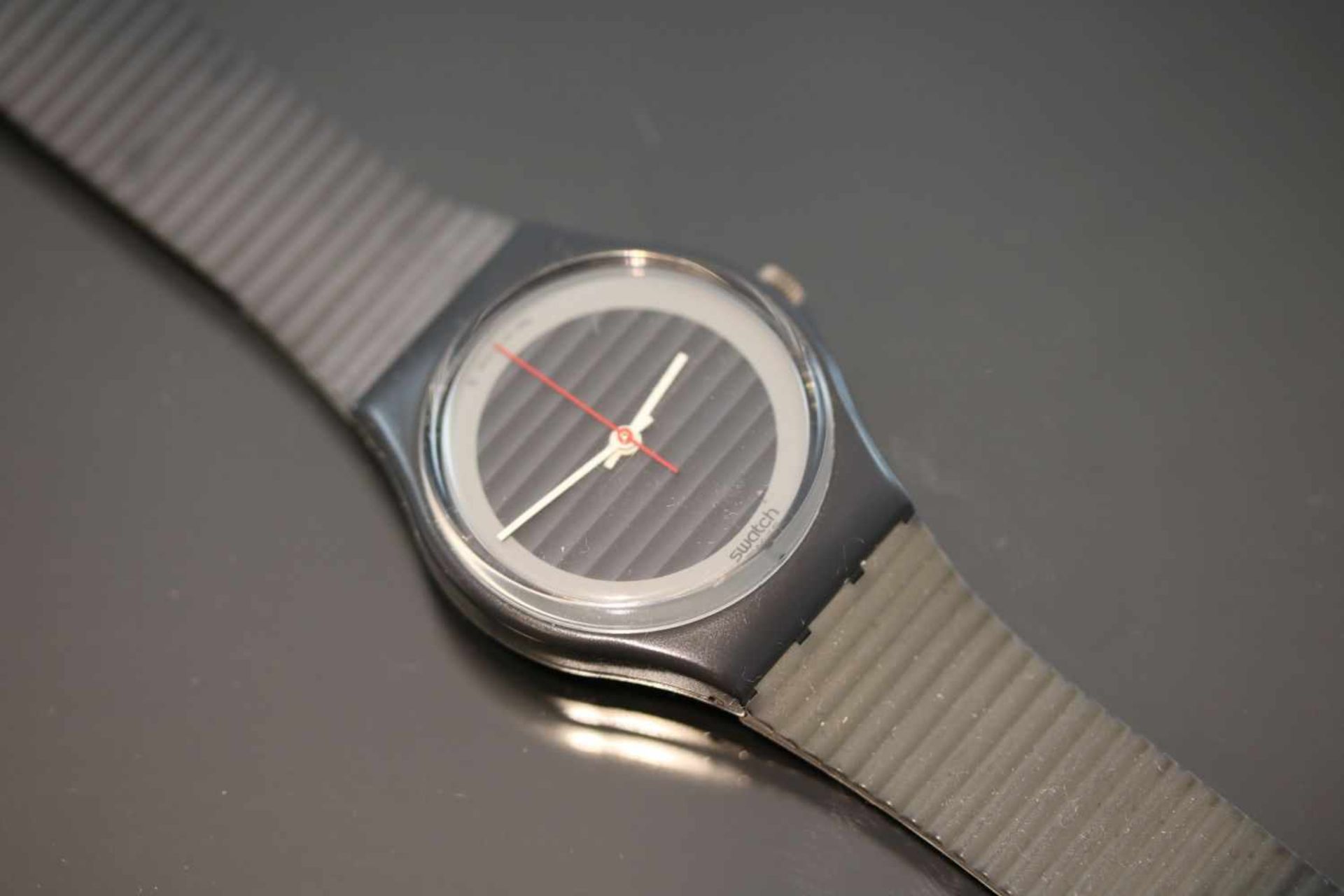 Swatch & Art-Uhr Quartz-Werk Silikon-Band Gehäusedurchmesser: 34 mm- - -25.00 % buyer's premium on