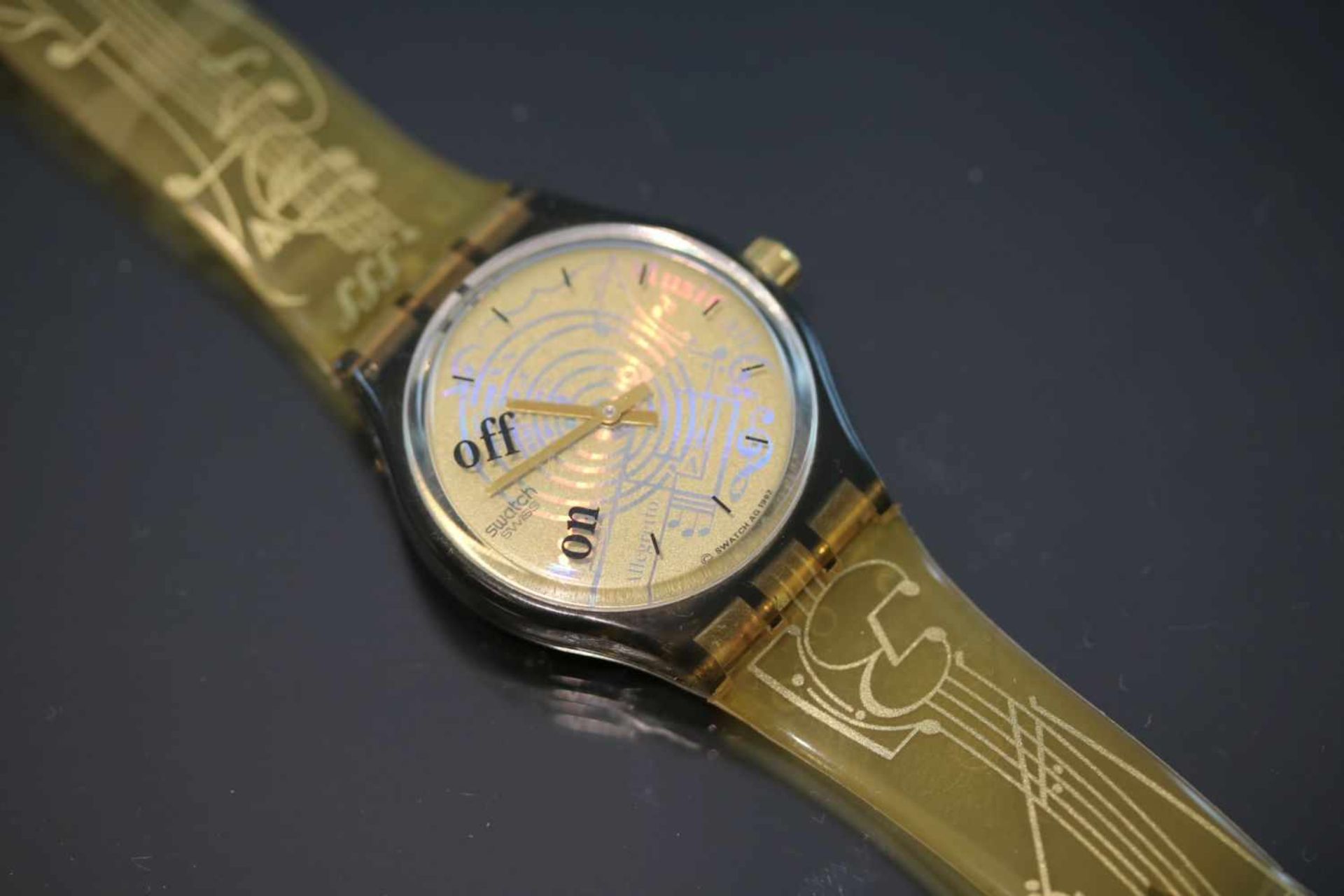 Swatch & Art-Uhr Quartz-Werk Silikon-Band Gehäusedurchmesser: 34 mm- - -25.00 % buyer's premium on