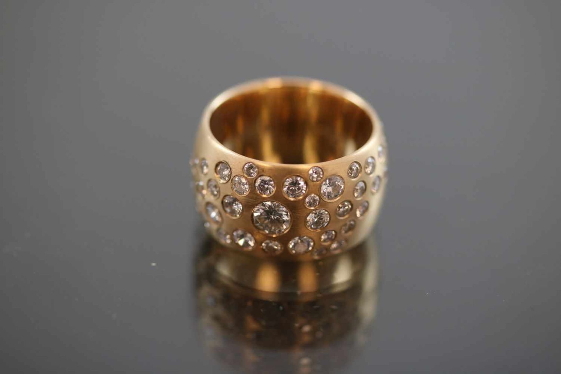 Brillant-Ring, 750 Gelbgold15,1 Gramm Brillanten, 1,72 ct., w/si. Ringgröße: 53Zustand: